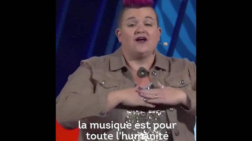 VIDEO. L’invention d’un métier : le chansigne. Être malentendante et passionnée de&nbsp;rap.